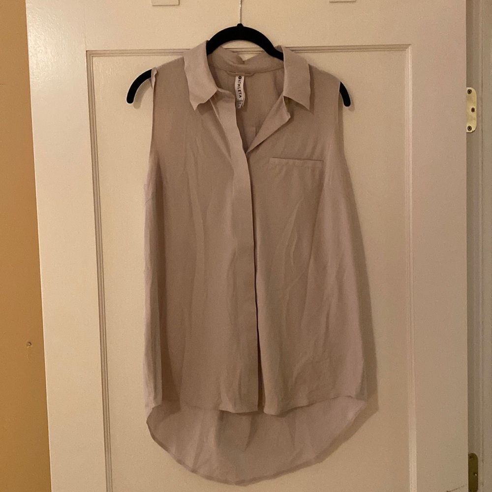 Very nice Athleta top. Great for work and travel.